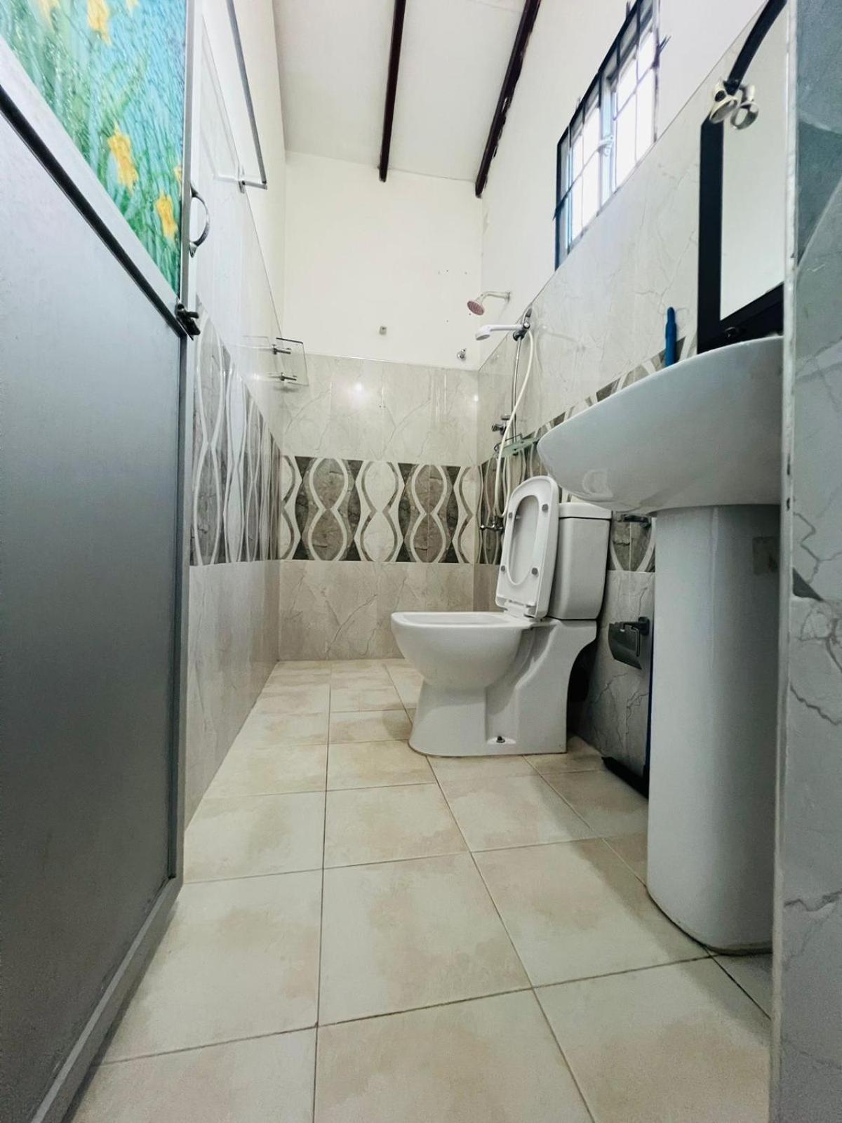 Honey Beach Hostel Негомбо Екстер'єр фото