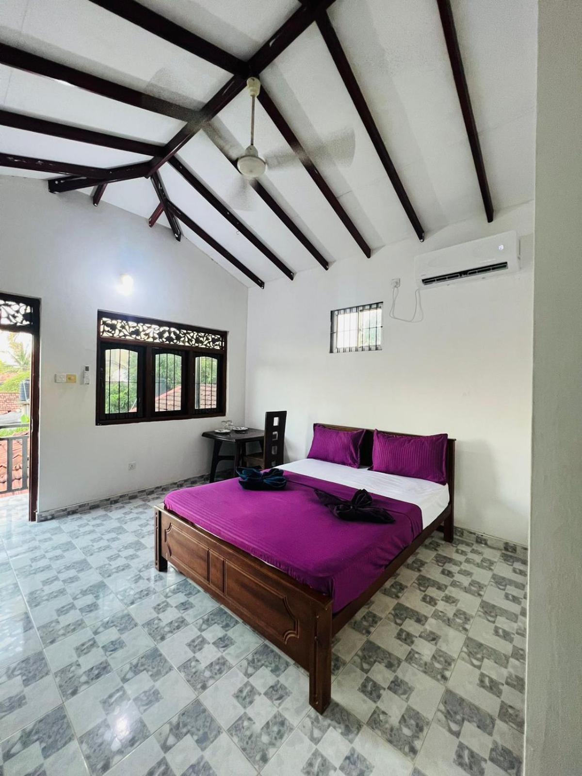 Honey Beach Hostel Негомбо Екстер'єр фото