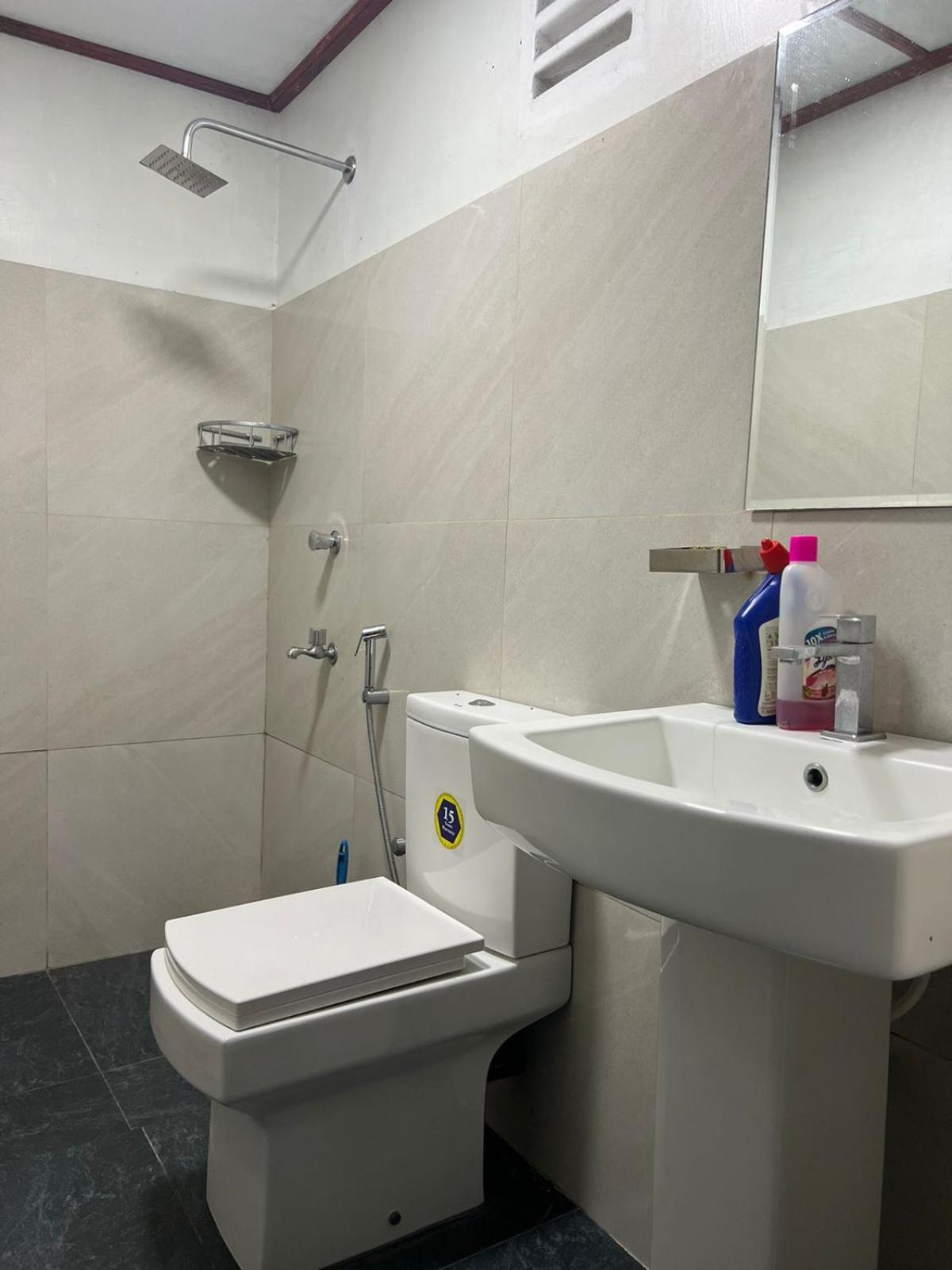 Honey Beach Hostel Негомбо Екстер'єр фото