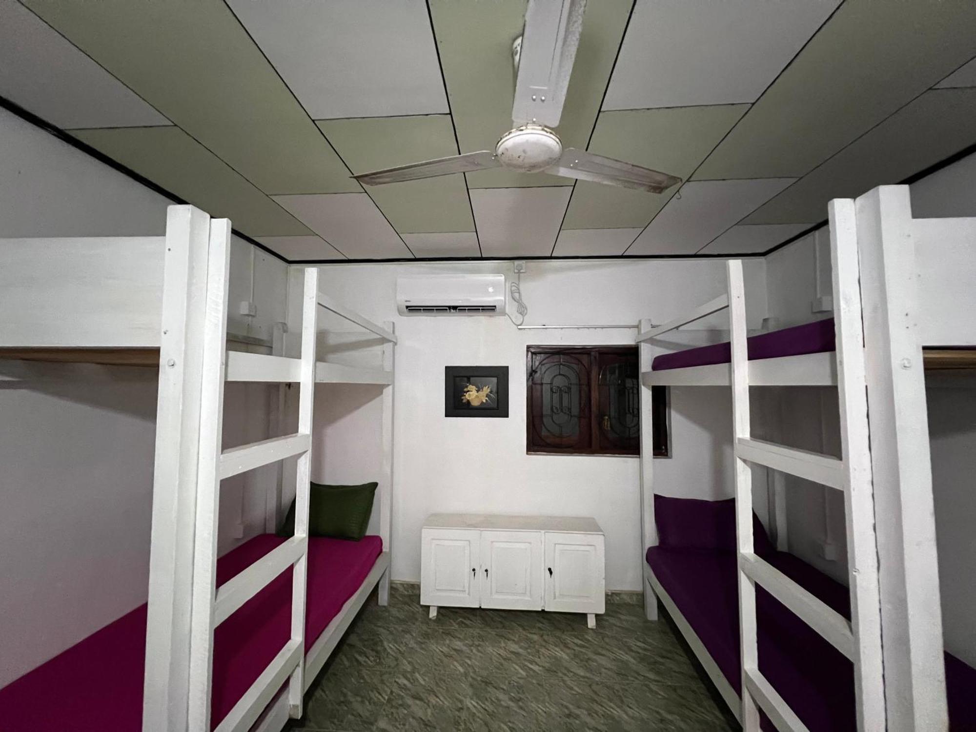 Honey Beach Hostel Негомбо Екстер'єр фото