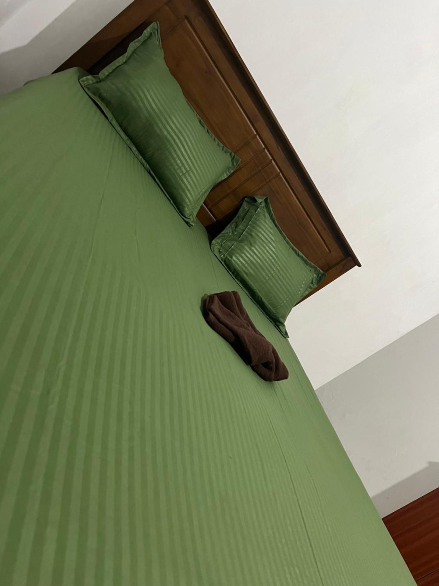 Honey Beach Hostel Негомбо Екстер'єр фото