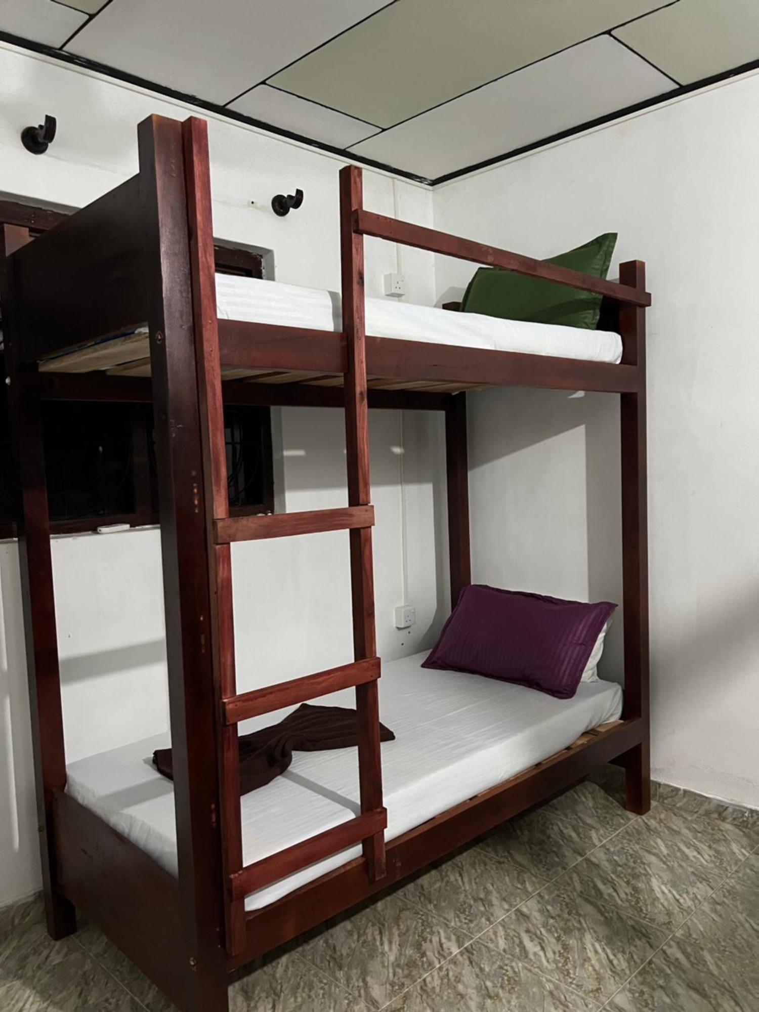 Honey Beach Hostel Негомбо Екстер'єр фото