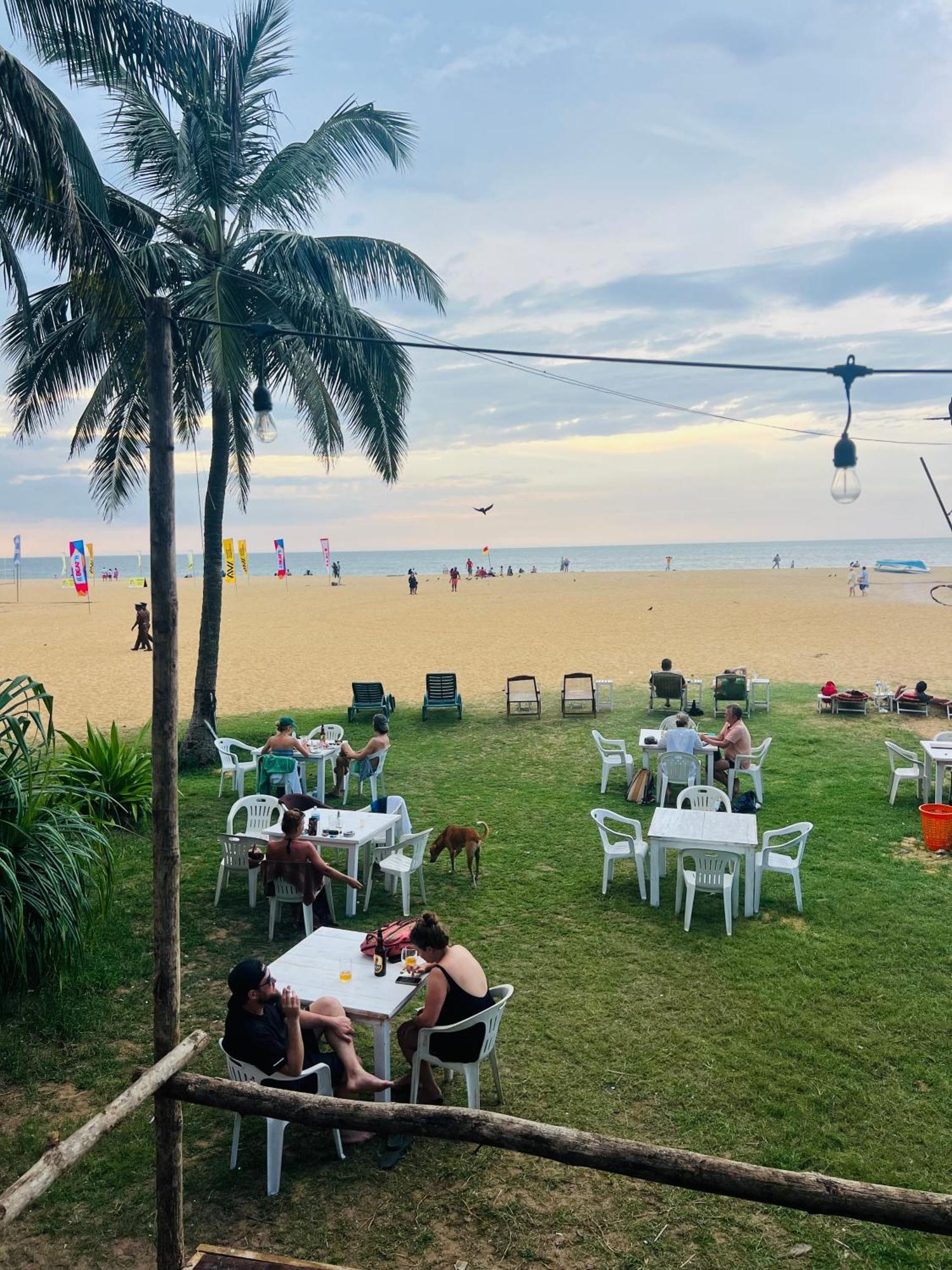 Honey Beach Hostel Негомбо Екстер'єр фото