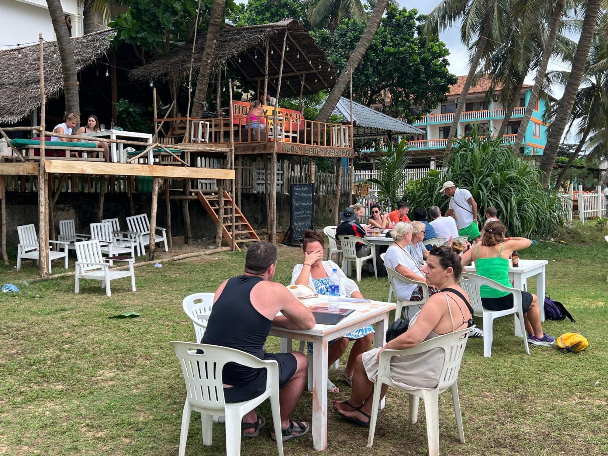 Honey Beach Hostel Негомбо Екстер'єр фото