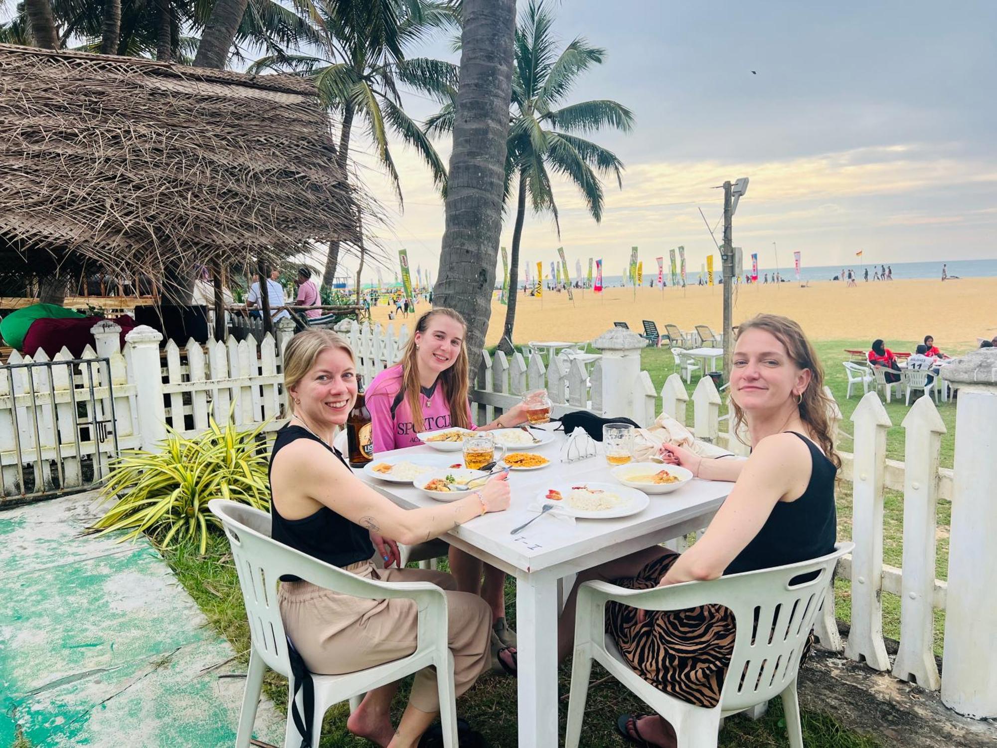 Honey Beach Hostel Негомбо Екстер'єр фото